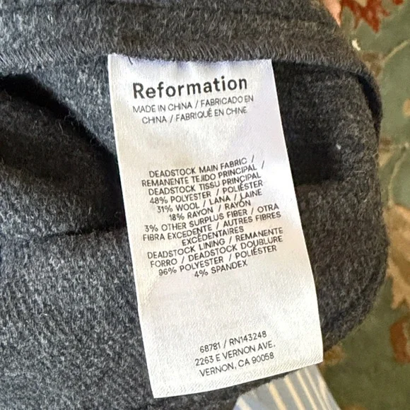 Reformation Lucy skirt in Charcoal - Picture 4 of 6